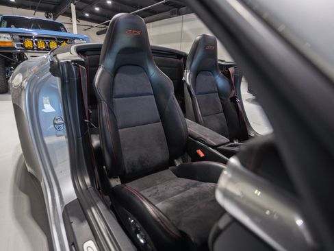 Used 2015 Porsche 911 Cabriolet image 30
