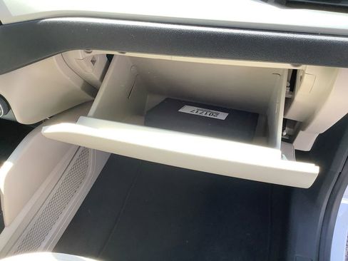 Used 2020 Ford Escape SE image 24