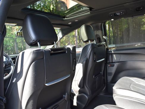 Used 2019 Chrysler Pacifica Limited w/ S Appearance Package image 21