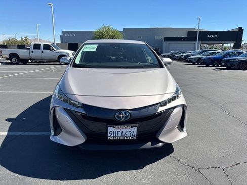 Used 2022 Toyota Prius Prime XLE FWD image 4