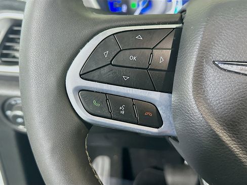 Used 2025 Chrysler Pacifica Select FWD image 16