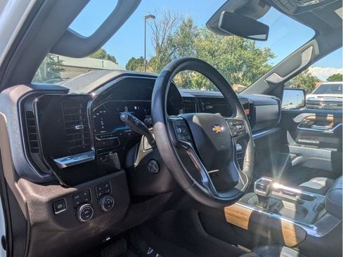 Used 2023 Chevrolet Silverado 1500 High Country AWD/4WD image 11