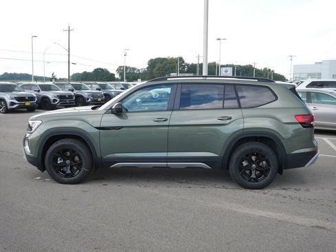 New 2026 Volkswagen Atlas Peak Edition image 3