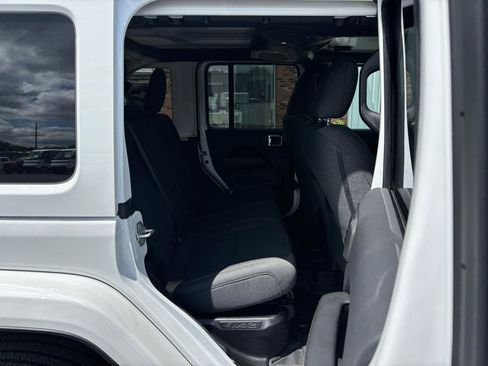 Used 2024 Jeep Wrangler Unlimited Sahara w/ Technology Group AWD/4WD image 13