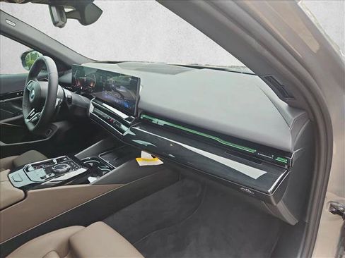 Certified 2026 BMW 530i w/ M Sport Package RWD image 21