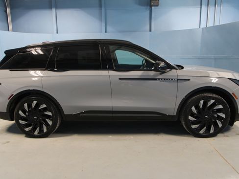New 2026 Lincoln Nautilus Reserve AWD/4WD image 28
