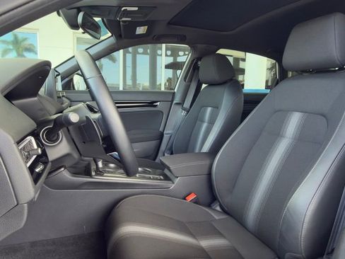 Used 2025 Honda Civic Sport image 4