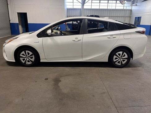 Used 2016 Toyota Prius Four image 6