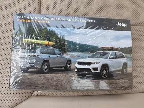 Used 2023 Jeep Grand Cherokee L Limited w/ Luxury Tech Group II AWD/4WD image 23