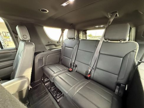 Used 2023 Chevrolet Suburban Z71 image 16