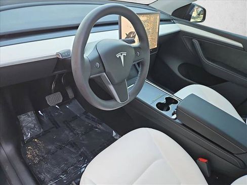 Used 2025 Tesla Model Y Long Range AWD/4WD image 19