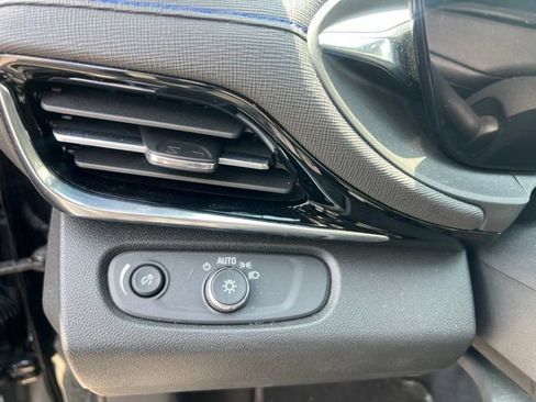Used 2024 Buick Envista Sport Touring w/ Convenience I Package FWD image 23