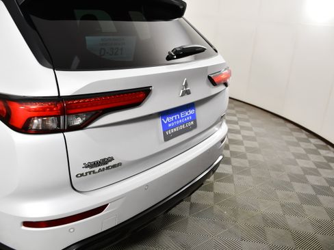Used 2023 Mitsubishi Outlander SE AWD/4WD image 15