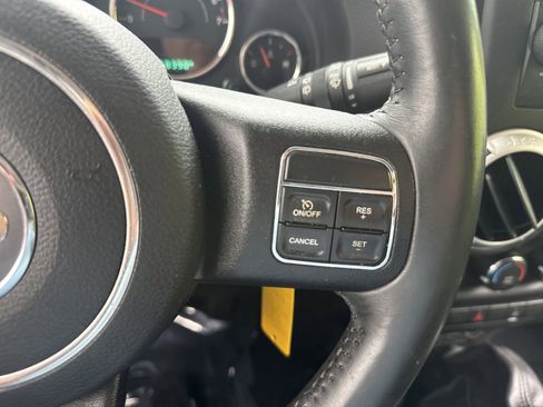 Used 2015 Jeep Wrangler Unlimited Rubicon w/ Connectivity Group AWD/4WD image 16