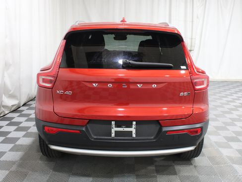 Used 2024 Volvo XC40 B5 Core AWD/4WD image 30