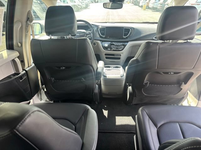 Used 2023 Chrysler Pacifica Touring-L FWD image 26
