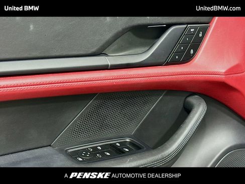 Used 2022 Porsche Taycan image 3