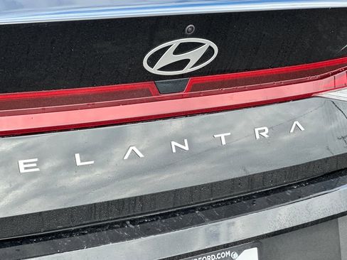 Certified 2024 Hyundai Elantra SE FWD image 24