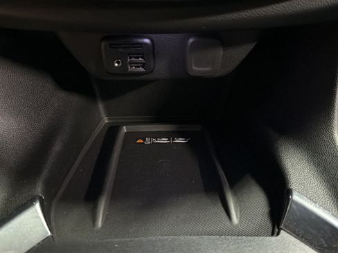 Used 2023 Chevrolet Traverse RS FWD image 34