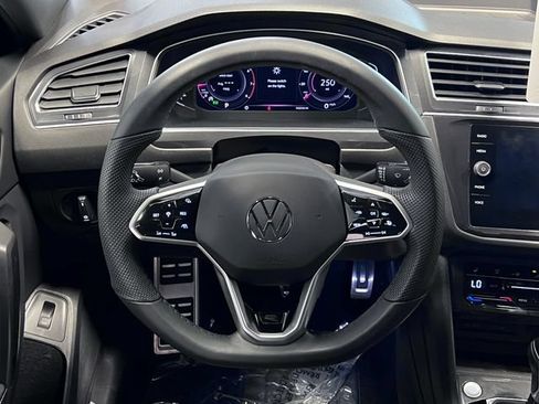 Certified 2022 Volkswagen Tiguan SEL R-Line AWD/4WD image 20
