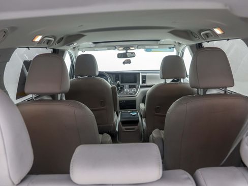 Used 2017 Toyota Sienna XLE AWD/4WD image 13