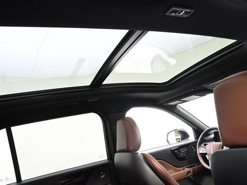 New 2026 Lincoln Aviator Reserve w/ Jet Appearance Package AWD/4WD image 17