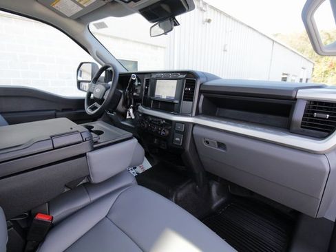New 2024 Ford F550 4x4 Regular Cab Super Duty image 27