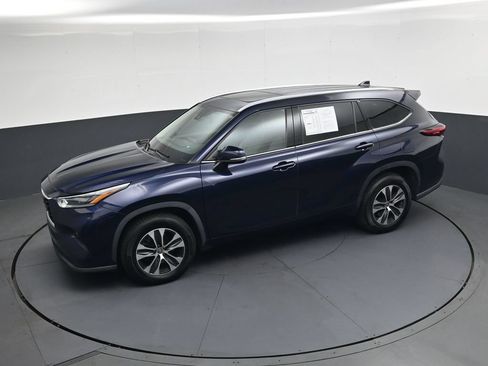 Used 2021 Toyota Highlander XLE FWD image 39