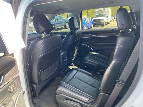 Used 2021 Jeep Grand Cherokee L Limited AWD/4WD image 11