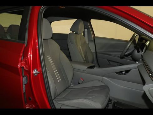 Used 2025 Hyundai Elantra SEL FWD image 29