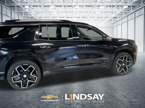 Used 2025 Chevrolet Traverse High Country image 2