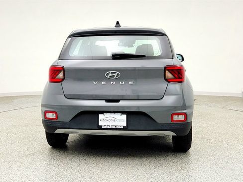 Used 2021 Hyundai Venue SE FWD image 6