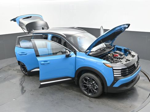 Certified 2025 Nissan Kicks SR image 38