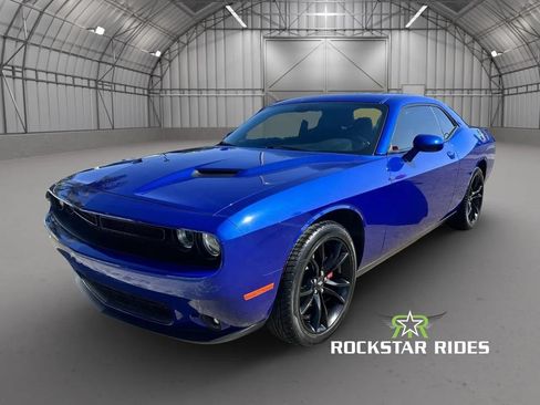 Used 2018 Dodge Challenger SXT w/ Blacktop Package RWD image 7