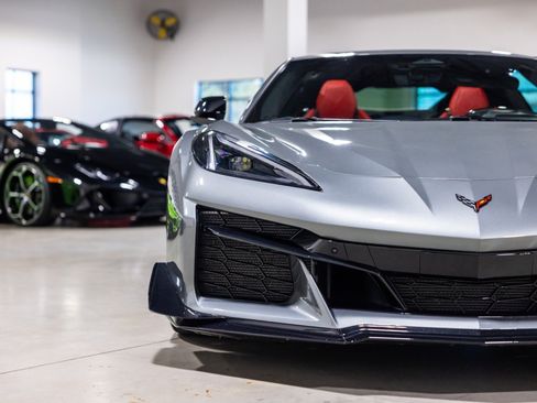 Used 2024 Chevrolet Corvette Z06 w/ Z07 Performance Package RWD image 21