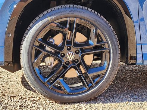 New 2026 Volkswagen Tiguan SE R-Line image 9