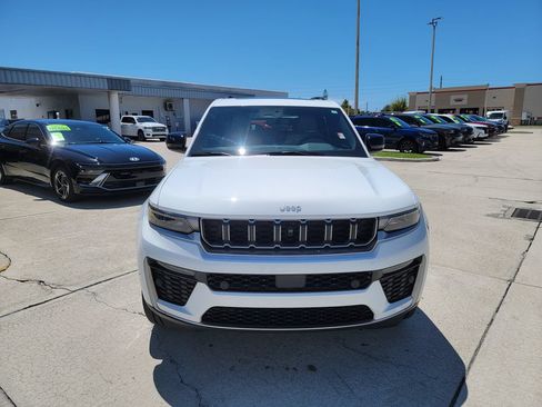 Used 2026 Jeep Grand Cherokee Limited w/ Luxury Tech Group II RWD image 8