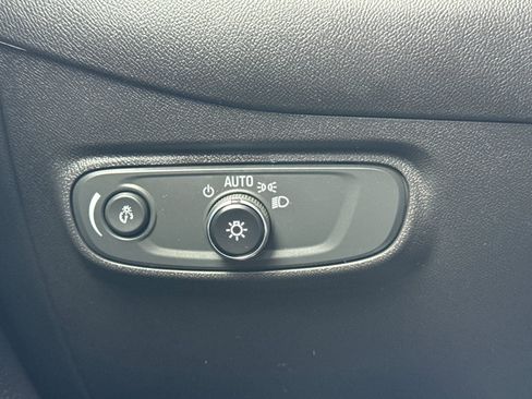 Used 2023 Chevrolet Equinox LT image 30