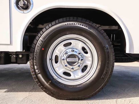 New 2026 Ford F250 XL w/ XL Chrome Package RWD image 10