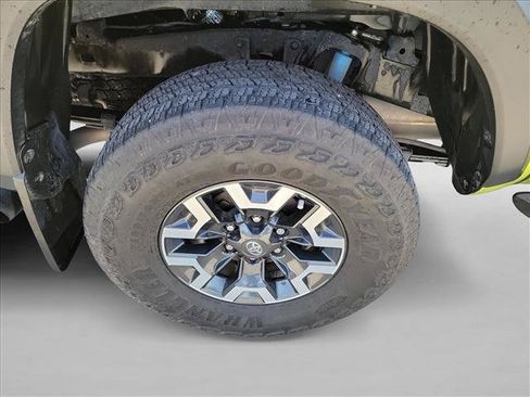 Used 2023 Toyota Tacoma TRD Off-Road w/ Technology Package AWD/4WD image 12