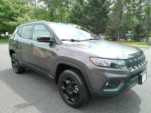 Used 2024 Jeep Compass Trailhawk AWD/4WD image 2