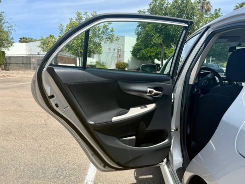 Used 2013 Toyota Corolla S image 19