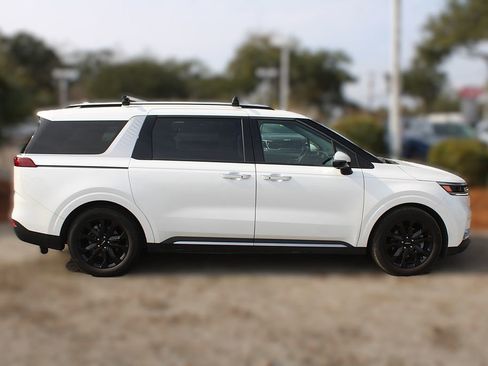 Certified 2023 Kia Carnival SX image 5