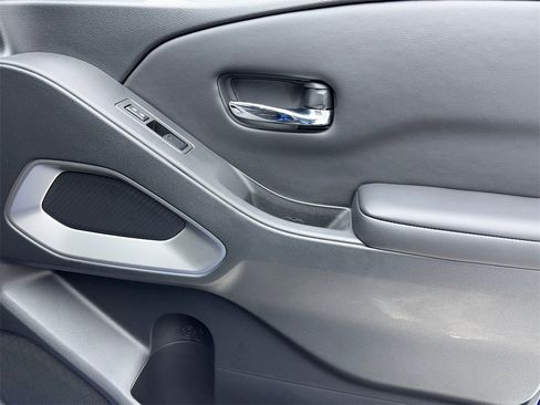 Used 2025 Nissan Frontier SV image 46