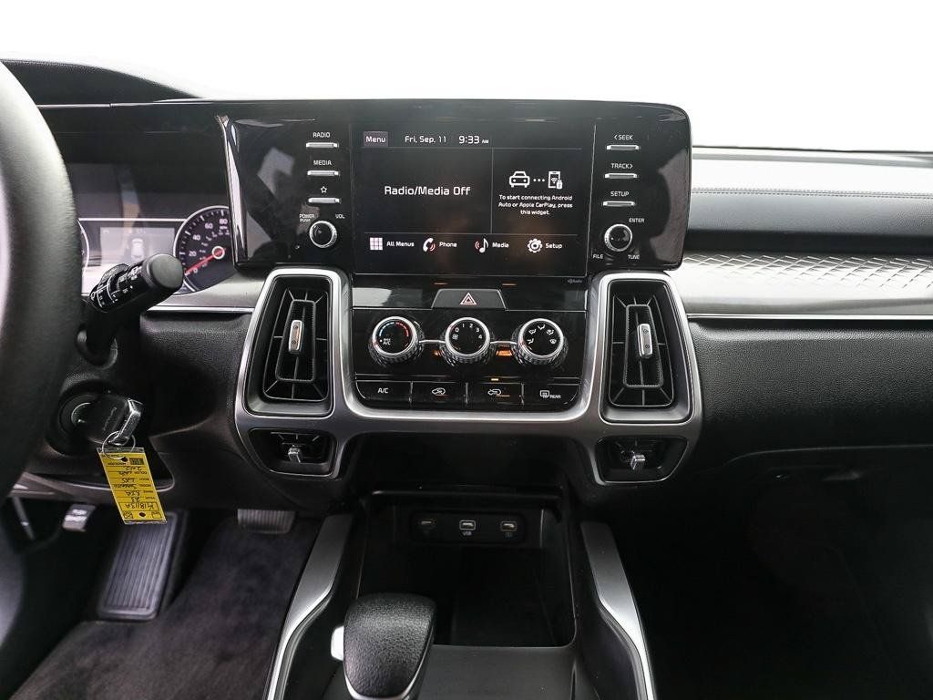 Used 2023 Kia Sorento LX FWD image 17