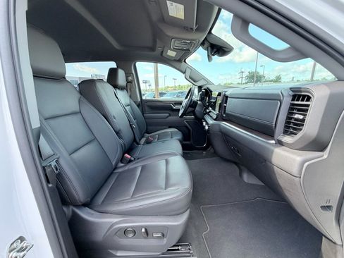 Used 2026 GMC Sierra 1500 SLT AWD/4WD image 23