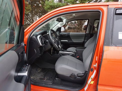 Used 2017 Toyota Tacoma SR5 image 2