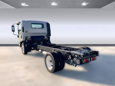 New 2025 Chevrolet Low Cab Forward image 3