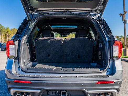 Certified 2025 Ford Explorer Platinum w/ Ultimate Package image 18