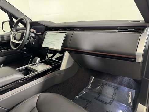 Used 2024 Land Rover Range Rover Long Wheelbase SE image 33